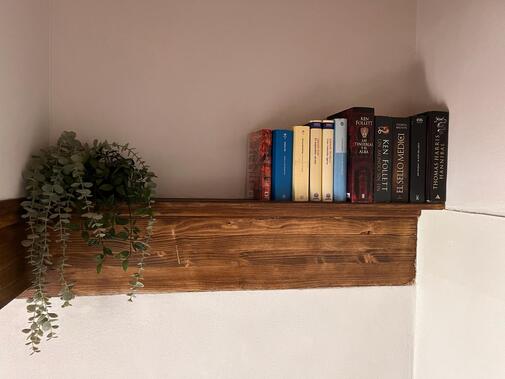 Biblioteca de Ca Luena, para leer entorno a la chimenea en Asturias