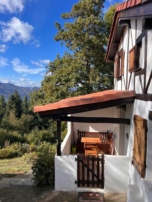 Terraza en casa rula en Asturias con vistas al Parque Natural de las Ubiñas-La Mesa